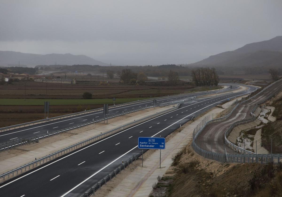 Tramo de la A-73 entre Pedrosa de Valdelucio y Báscones de Valdivia.