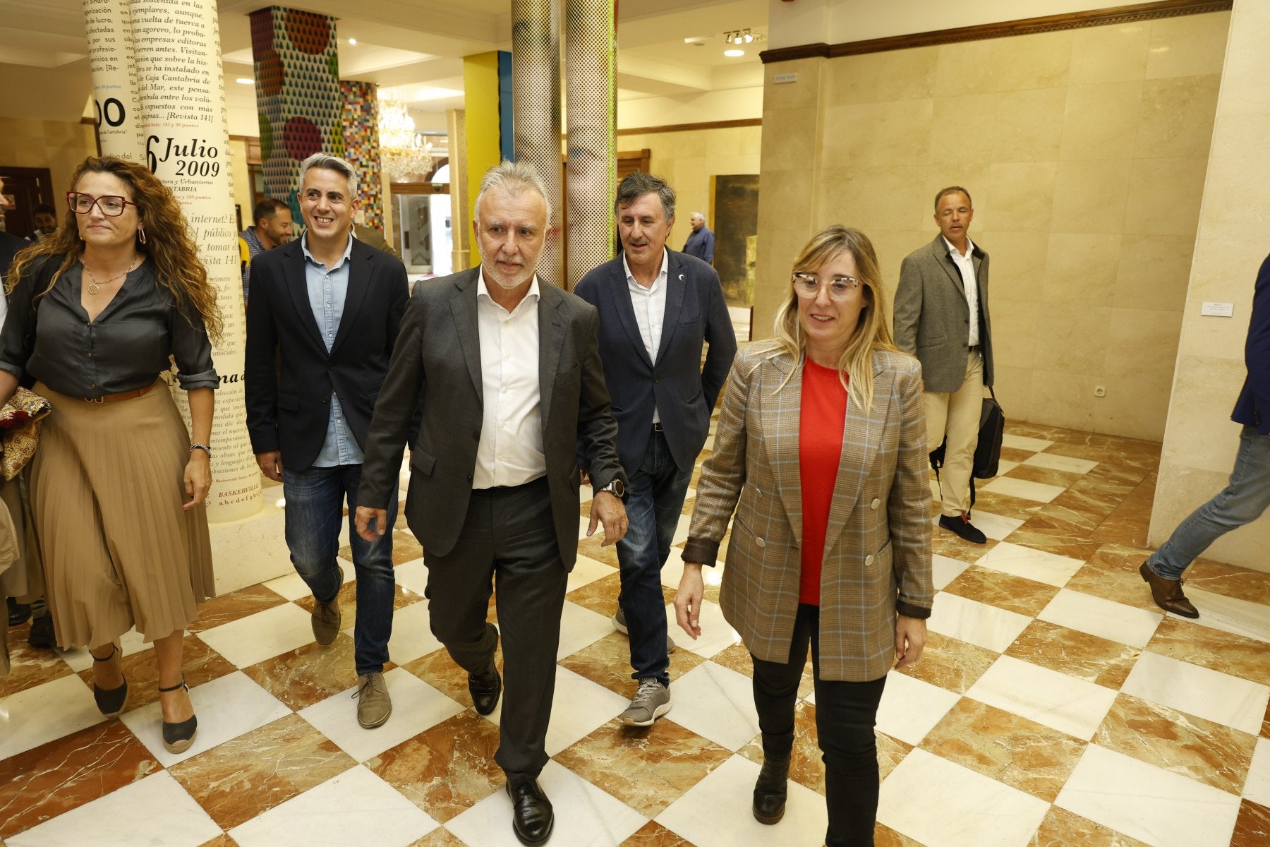 Gómez de Diego acompaña a Ángel Víctor Torres en una visita del ministro a Santander.