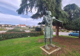 La obra, creada en homenaje a los campesinos, se ubica en una de las glorietas de la Ronda.