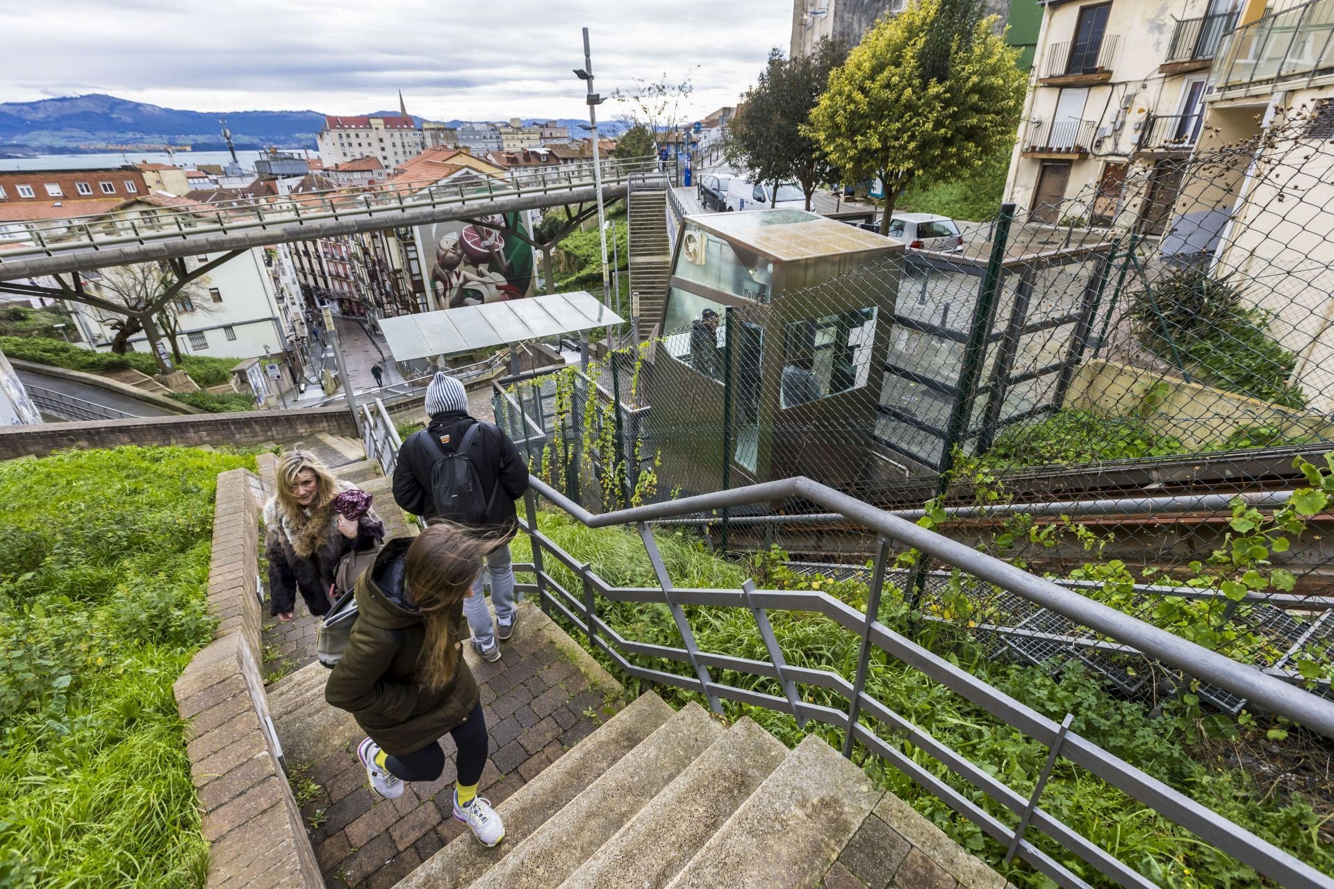 Los vecinos del Río de la Pila también solicitan que se avise abajo a la gente cuando el ascensor esté fuera de servicio.