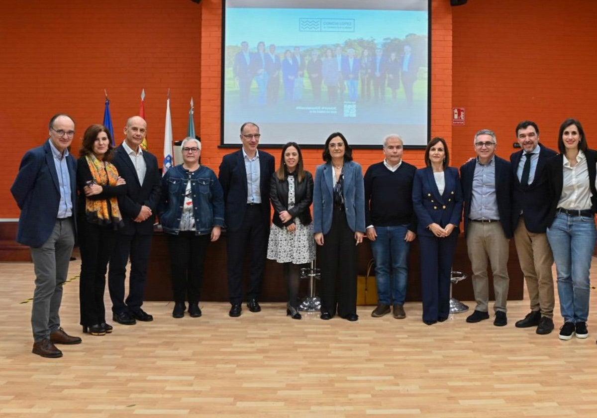 Conchi López –en el centro– y su equipo, durante la presentación de su candidatura el pasado 10 de diciembre.