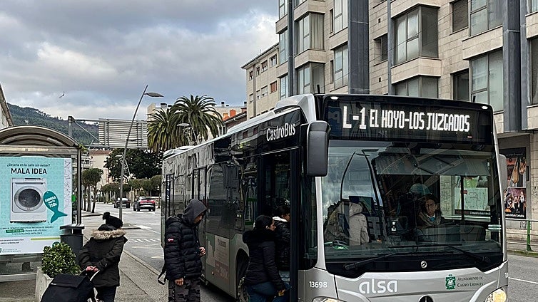 Un total de 732.000 viajeros han empleado el autobús en Castro en 2024