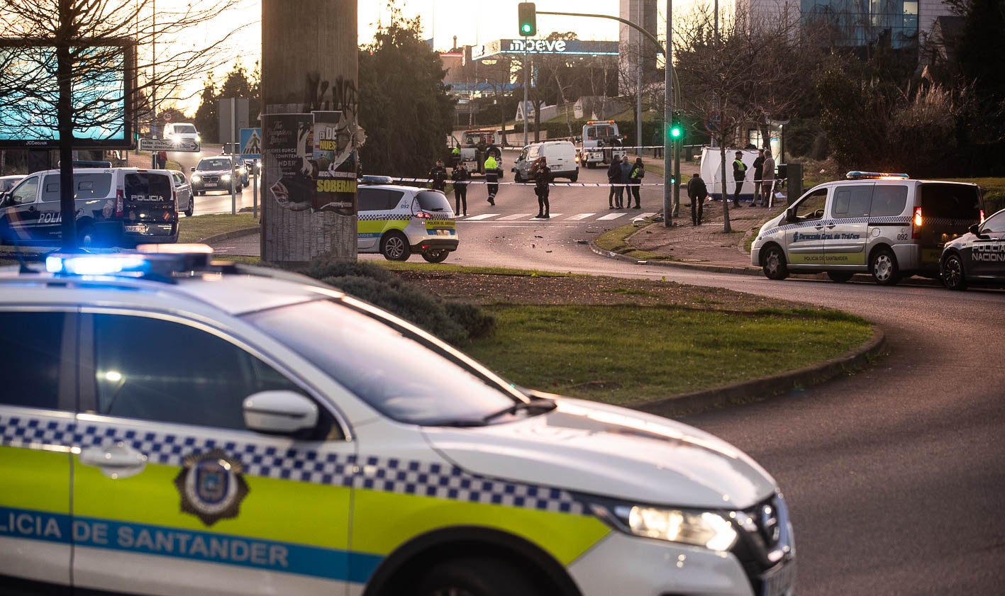 Lugar del accidente, donde la Policía Local ha cortado la circulación y ha desviado el tráfico. 