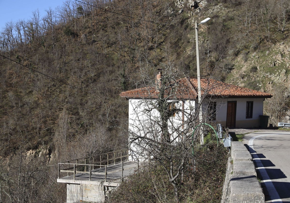 Vivienda próxima a Valdeprado donde la Policía desmanteló una plantación de marihuana.