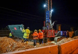 Los trabajadores pararon su actividad durante la noche del lunes.