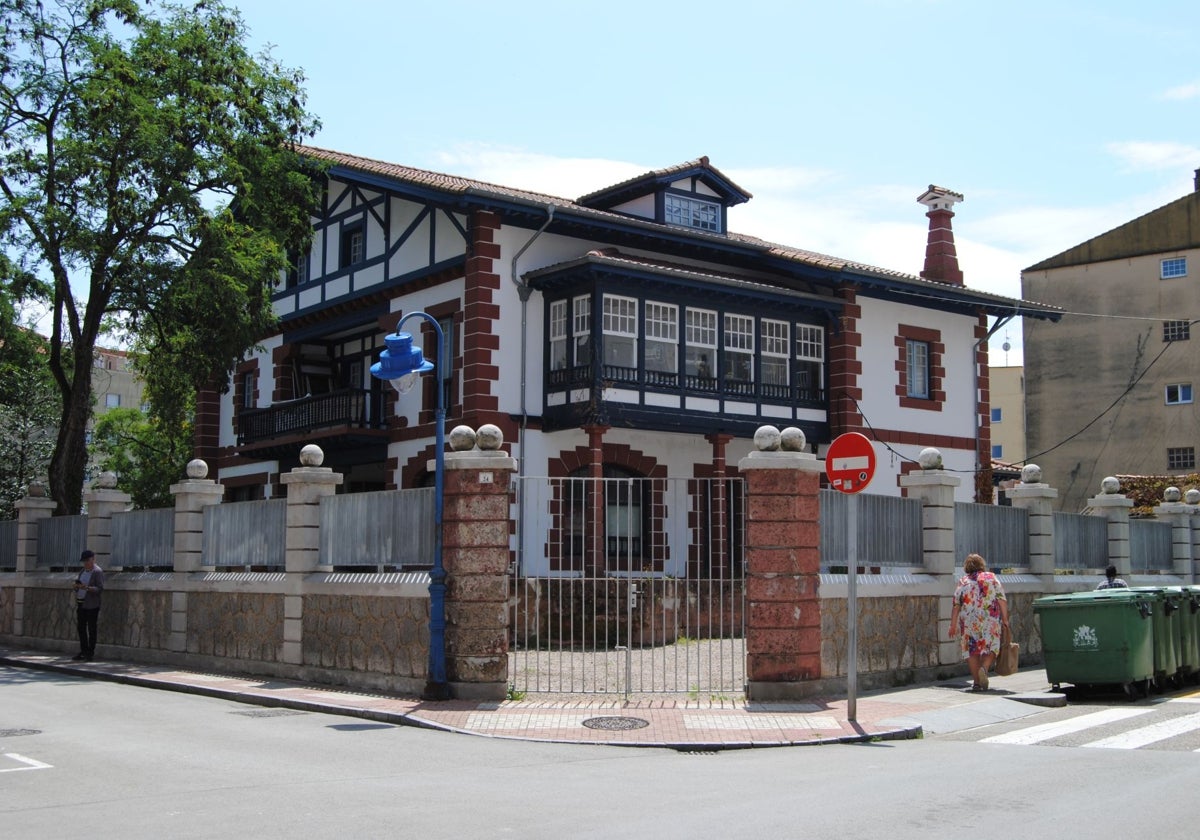 La rehabilitación de la Casa de Albo de Santoña se alarga ya dos años y medio.