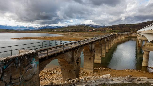 Imagen después - El pantano del Ebro se recupera: está medio lleno y con el doble de agua embalsada que el año pasado