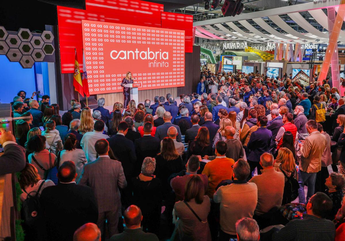 La presidenta, durante el discurso que ha dado por el Día de Cantabria en Fitur.