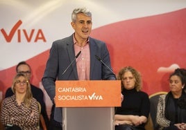 Zuloaga se dirige a los asistentes al Congreso Regional extraordinario que se celebra este sábado en Santander.