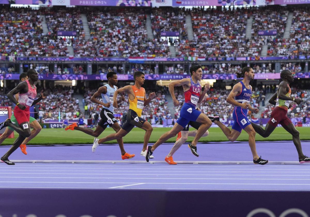 Mohamed Attaoui, en el centro, durante la final olímpica de París.