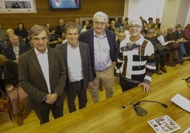 José Francisco Díaz, Aurelio de Riancho, Javier Hernández de Sande y Javier Gómez Arroyo posan en los prolegómenos del acto.