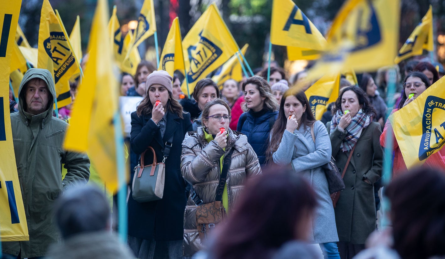 ATI lamenta que el Ayuntamiento «no da soluciones, como aparcamientos disuasorios o buenos horarios del TUS».