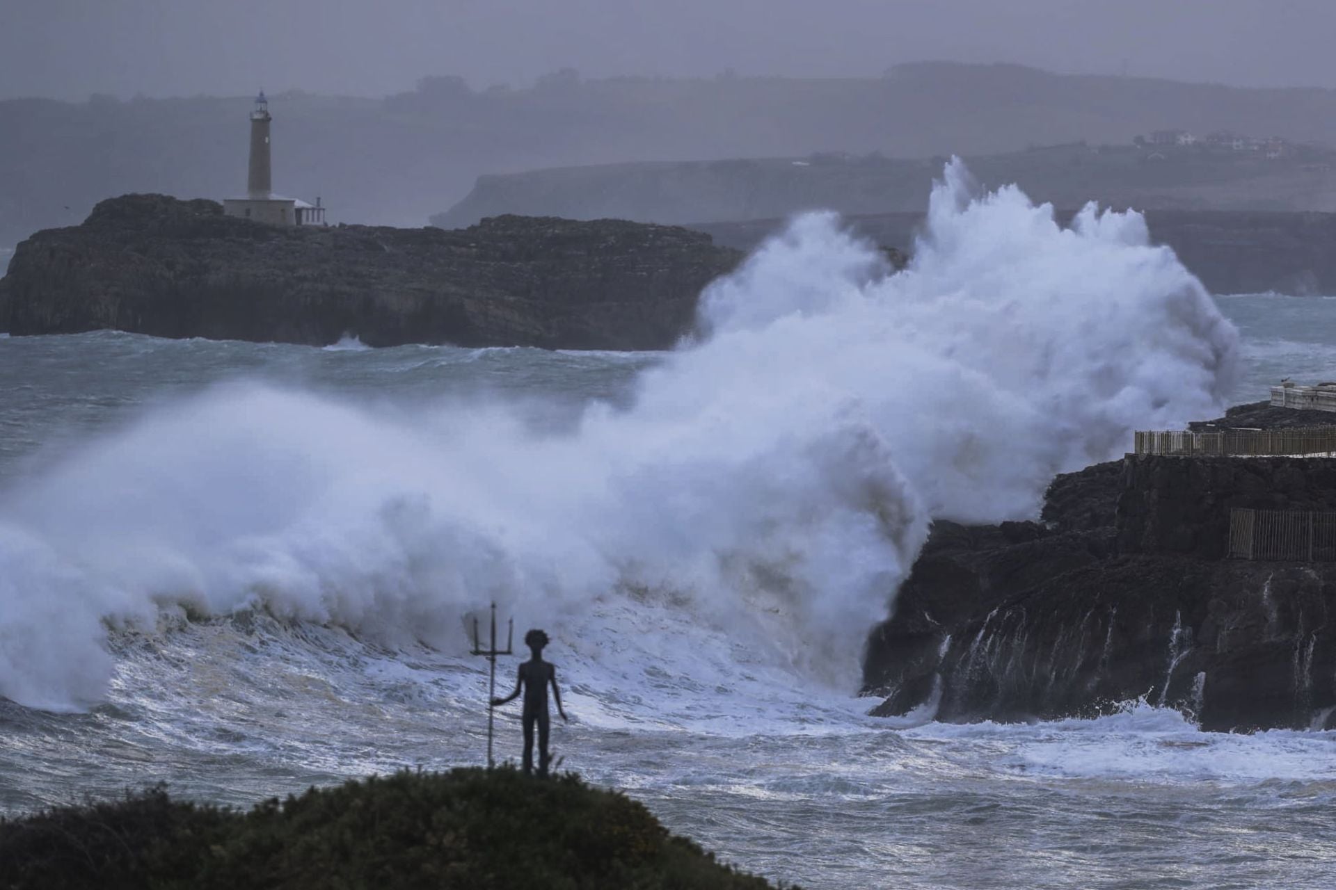 Así estaba la entrada a la bahía de Santander con la isla de Mouro al fondo