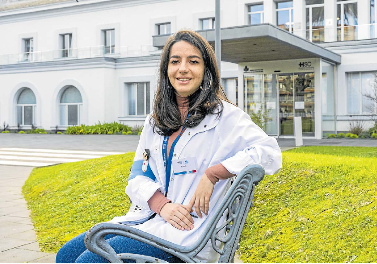 Elena Obregón es voluntaria en el Hospital de Santa Clotilde en la Unidad de Cuidados Paliativos.