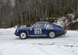 Ochagavias y Macho, con su Porsche 911 en la edición del 2022.