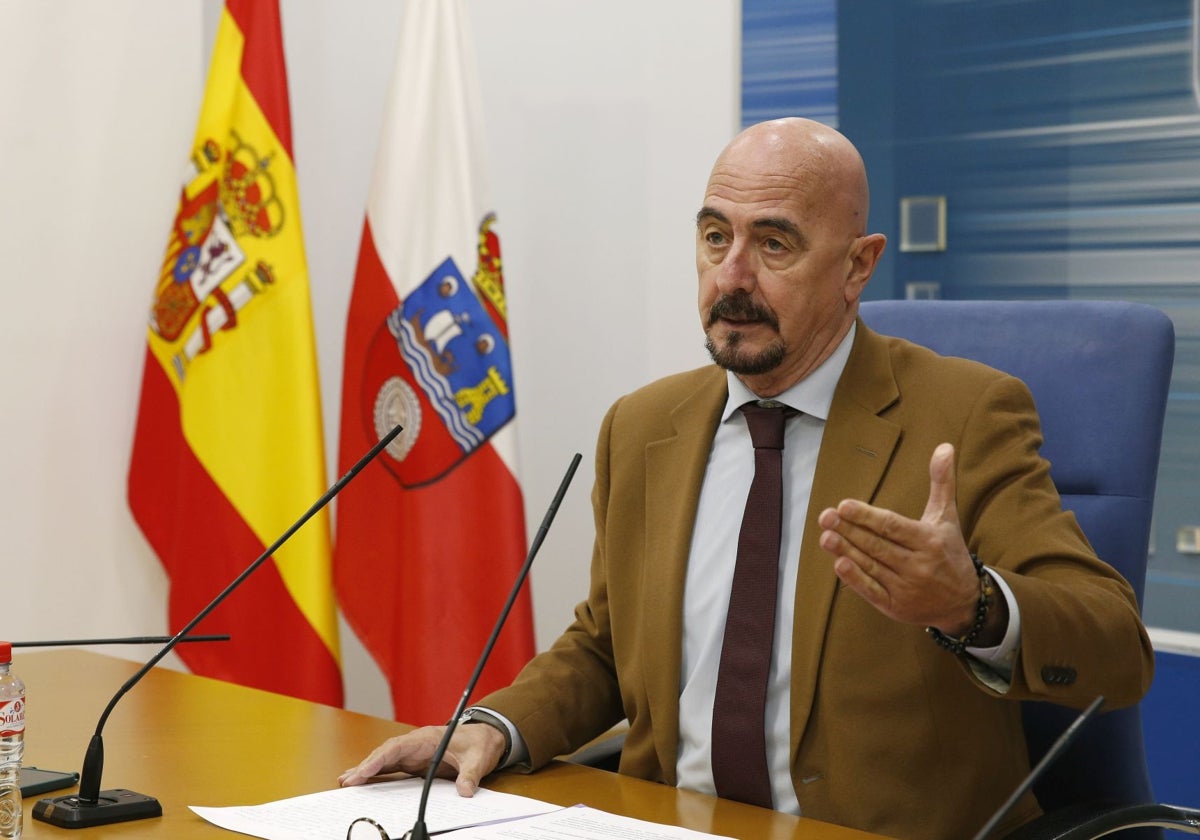 El consejero de Salud, César Pascual, en rueda de prensa.