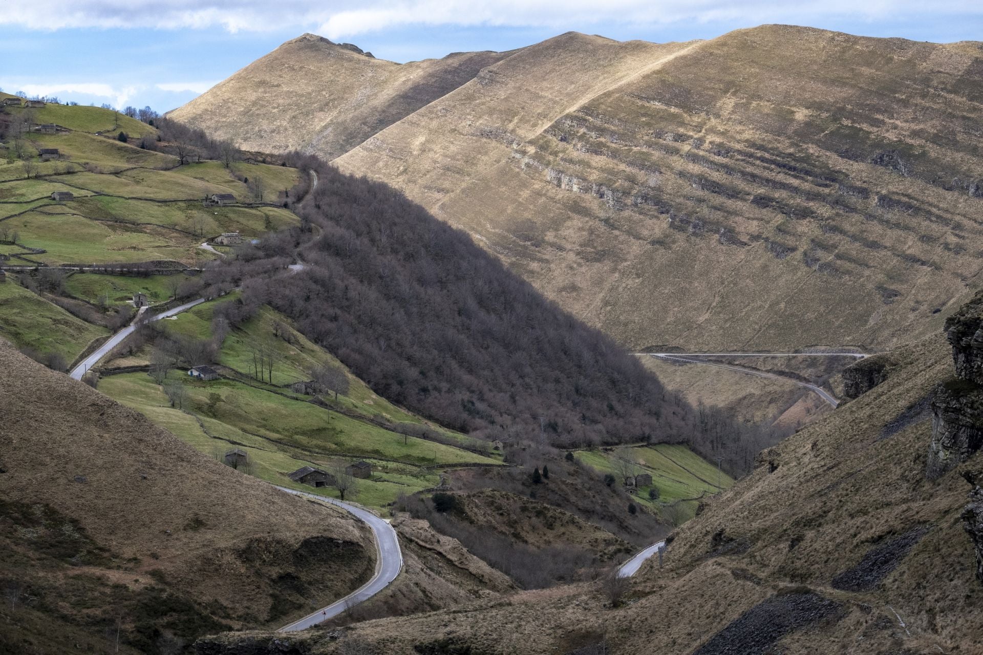 Vistas desde la carretera de los valles que podrán verse desde las alturas en las cabinas.