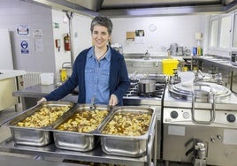 Ana Rivero, directora de la Cocina Económica, posa en las instalaciones de la entidad.