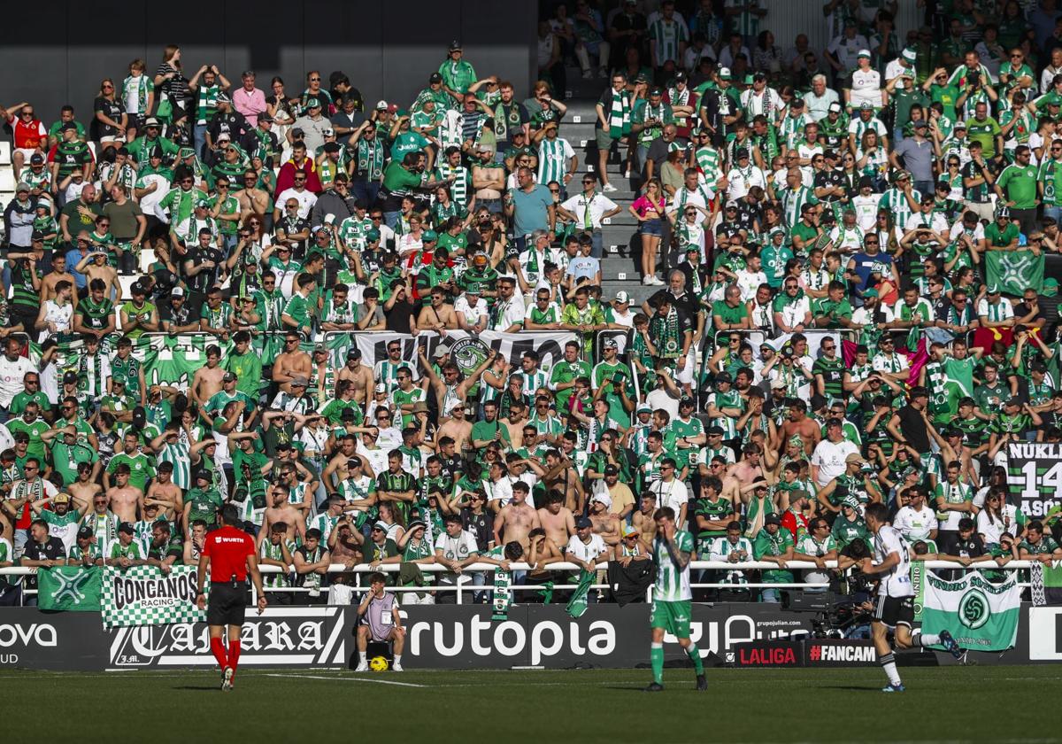 La afición del Racing, en el último desplazamiento a Burgos.