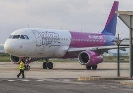 Avion de la compañía húngara Wizz Air, que operó durante cuatro años el enlace con Bucarest.