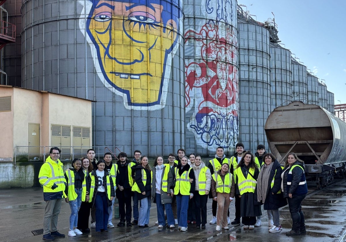 Los grupos del IES Las Llamas, en las instalaciones de Grupo GOF.