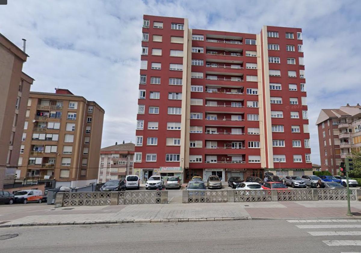 El número 220 de General Dávila, donde se produjo el incendio.