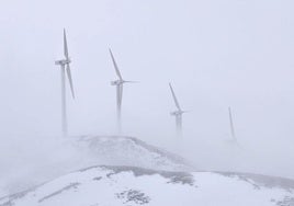 Imagen de archivo del parque eólico de Cañoneras, en Soba, en invierno