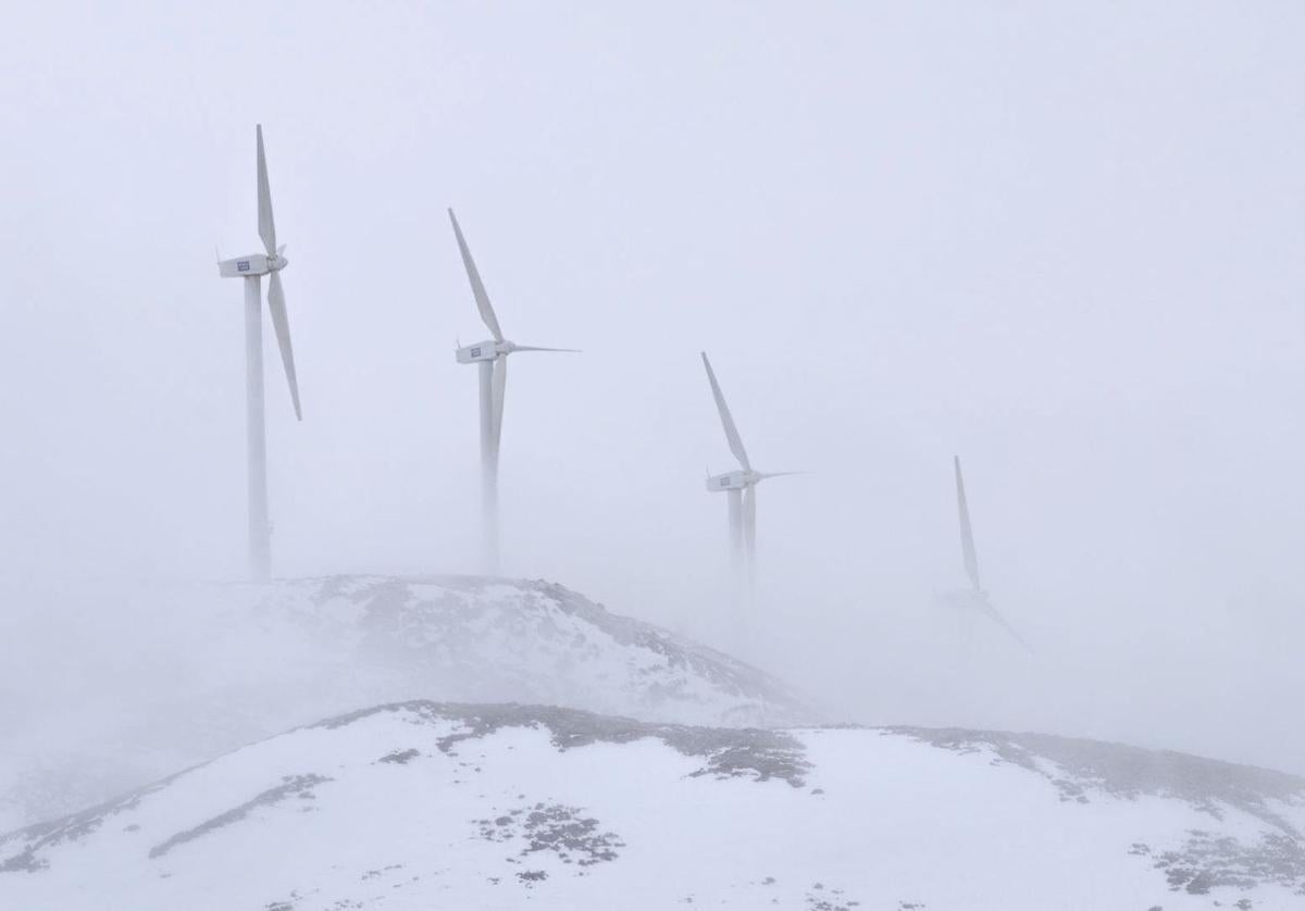 Imagen de archivo del parque eólico de Cañoneras, en Soba, en invierno