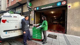 Entrega de donaciones a la Cocina Económica de Santander de Mercadona de Calle Castilla.