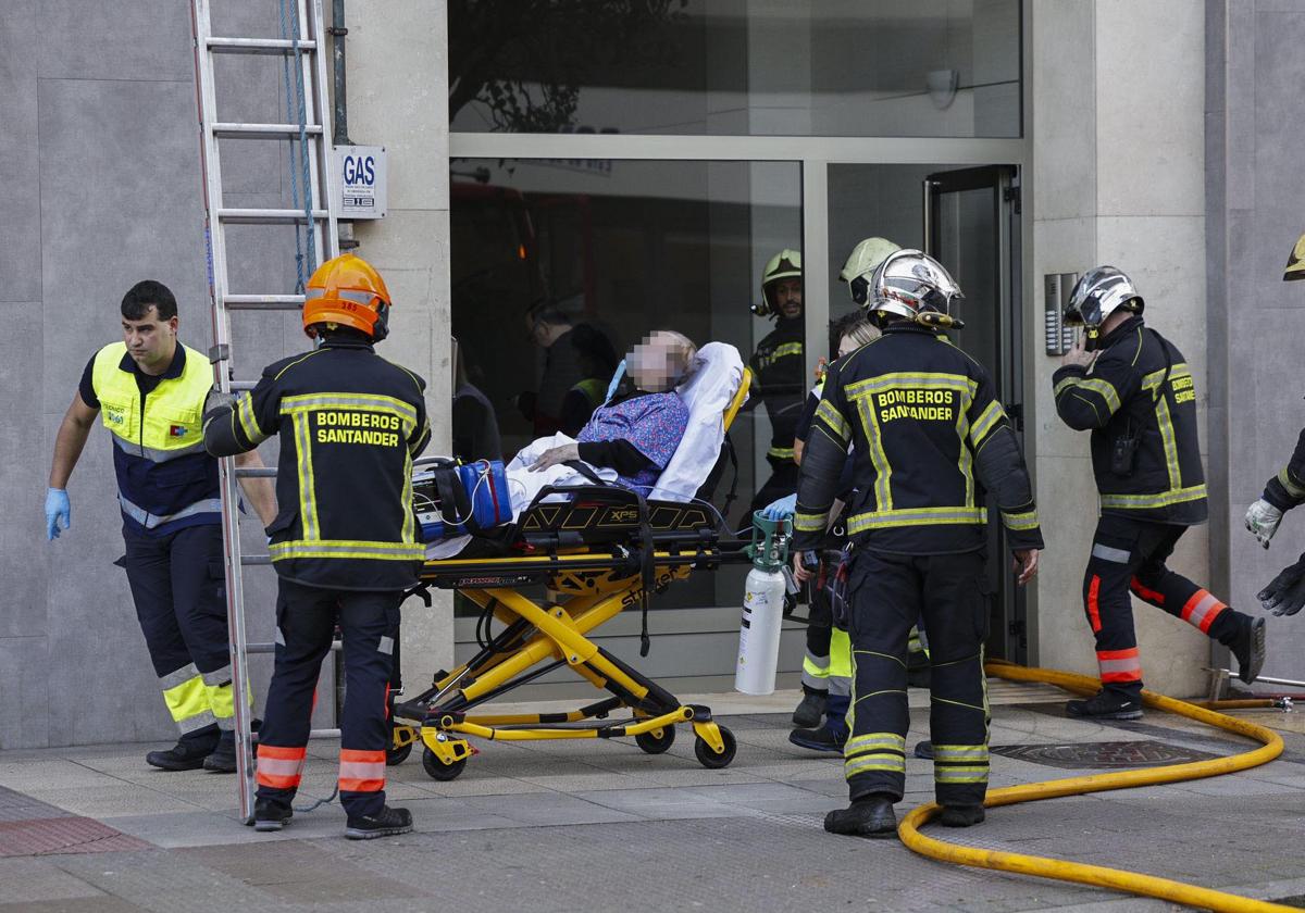 Los servicios sanitarios han trasladado a la mujer hasta Valdecilla.