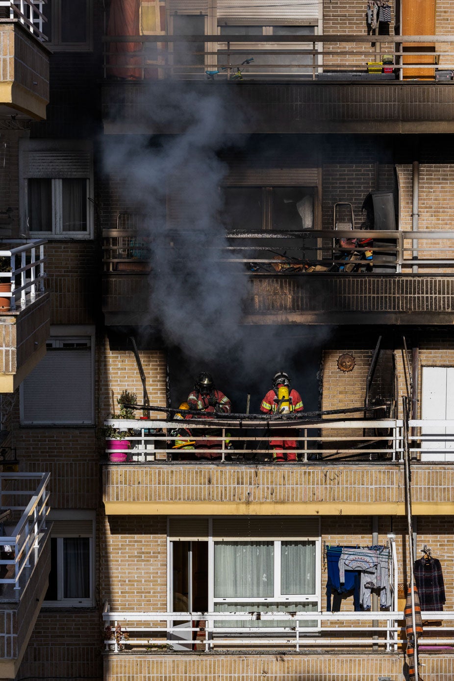 Al parecer, el origen de las llamas habría estado en un sillón o sofá de la vivienda. Esta hipótesis, sin embargo, no ha sido confirmada de forma oficial. 