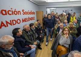 Pedro Casares, a su entrada al acto que tuvo lugar el jueves en la Casa del Pueblo de Santoña.