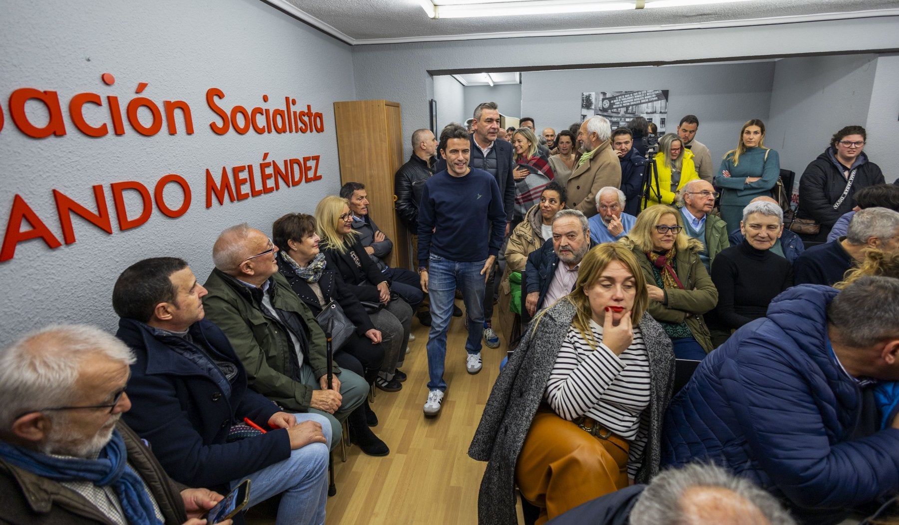 Pedro Casares, a su entrada al acto que tuvo lugar el jueves en la Casa del Pueblo de Santoña.