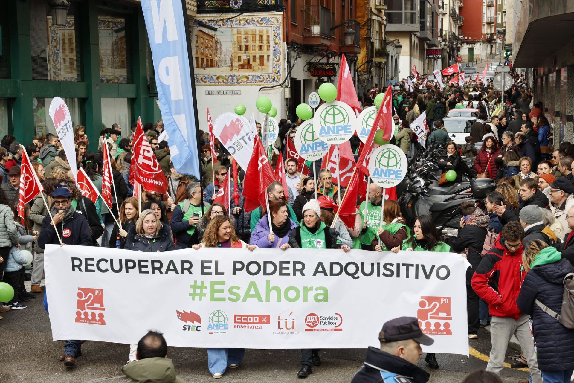 Manifestación docente en el centro de Santander