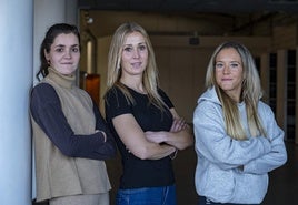 Andrea Peña Peña, Rocío Puente Pino y Silvia Fernández Pérez, en las instalaciones de El Diario.