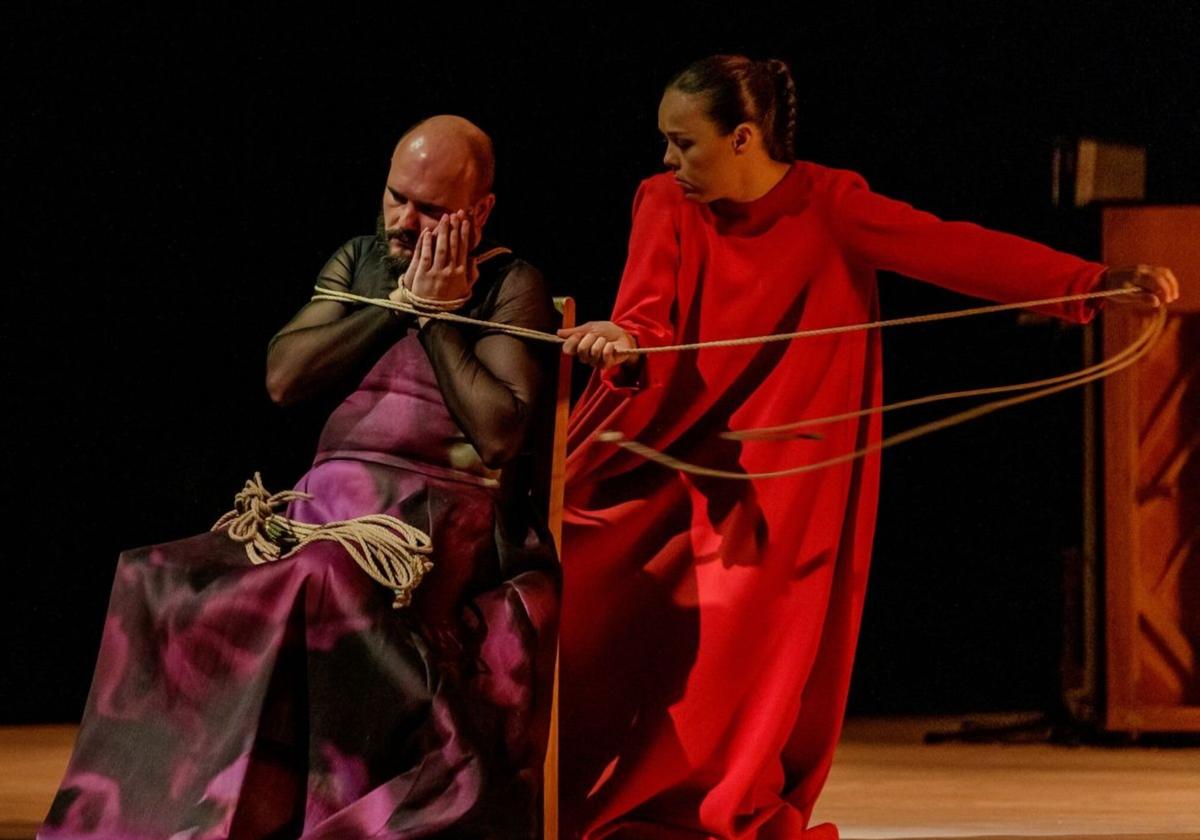 Niño de Elche y Rocío Molina, en una escena del espectáculo que llega a Santander este fin de semana.