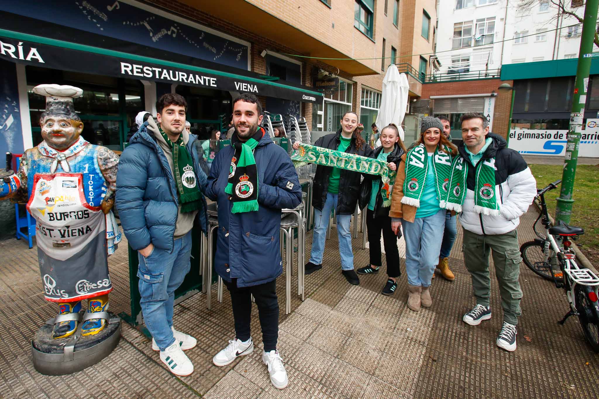 Los aficionados acompañaron al Racing en su viaje a Burgos