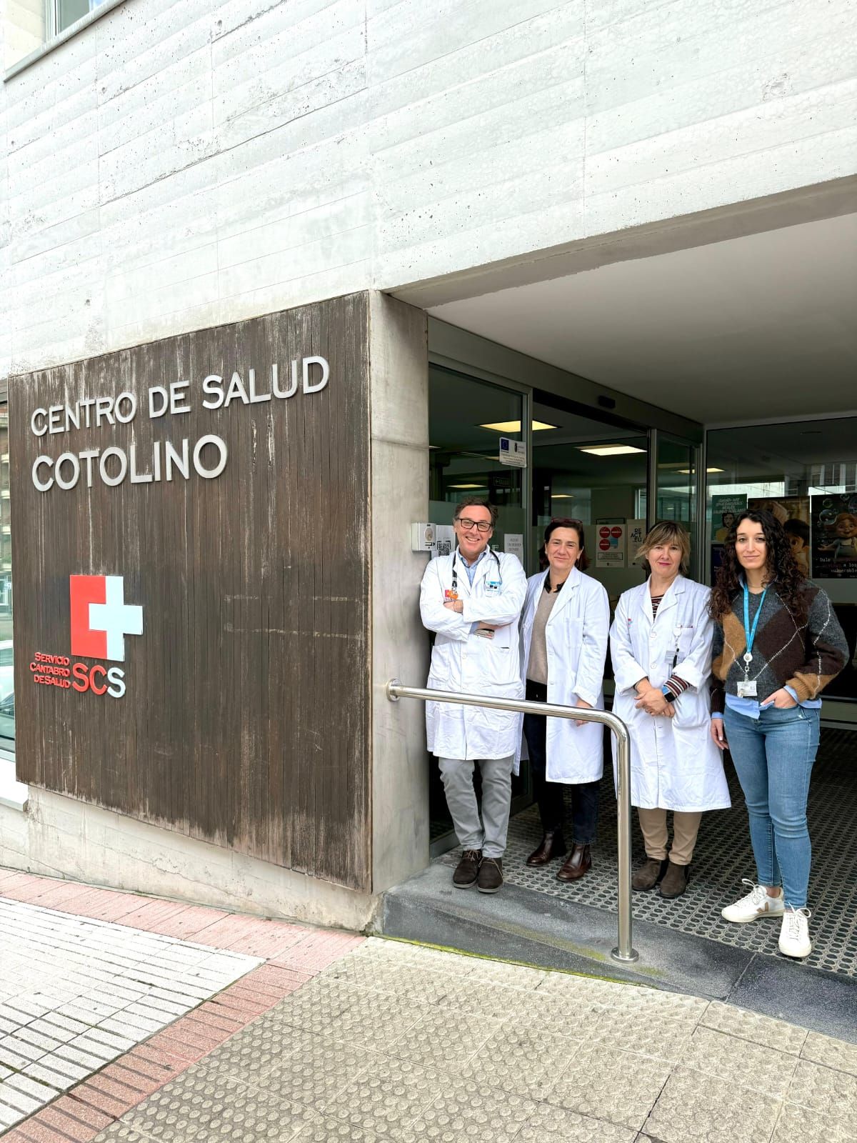 Profesionales médicos del centro de salud Cotolino, en Castro.