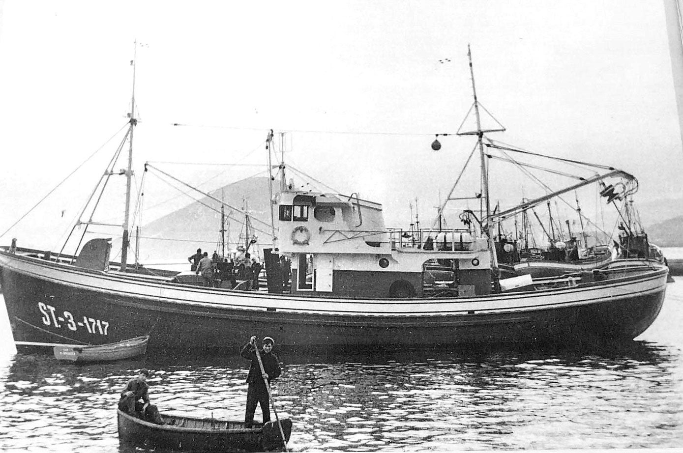 Así es la exposición de barcos del astillero San Román de Santoña