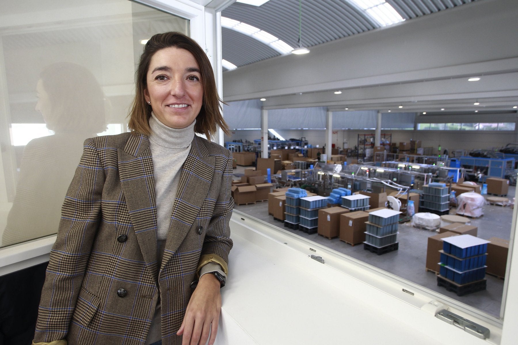 La directora general de Formaspack, Ana Sastre, en una de las plantas de la compañía en Reocín, en 2020.