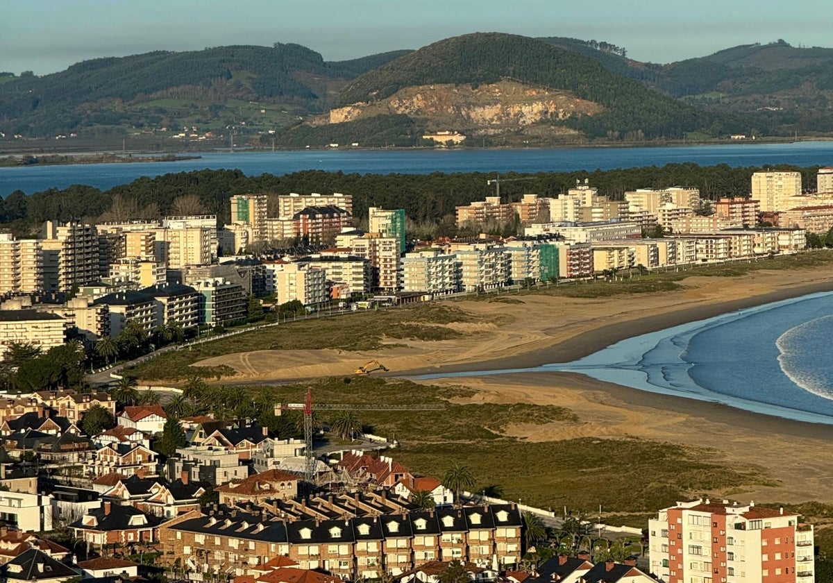 Vista aérea de la playa de Laredo.