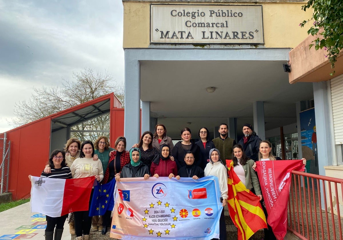 Docentes participantes en el encuentro celebrado en el colegio Mata Linares de San Vicente.