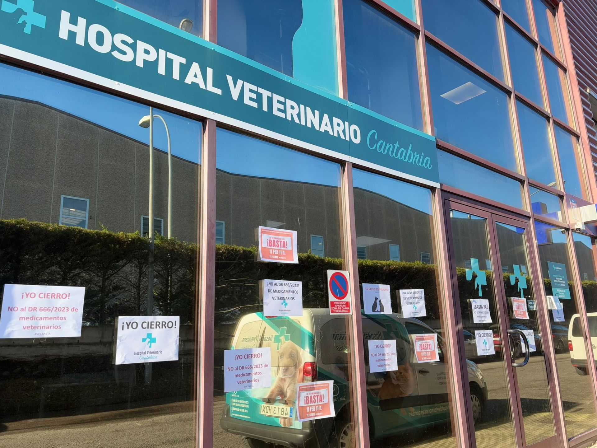 Estas son algunas clínicas veterinarias cántabras que han participado en la protesta