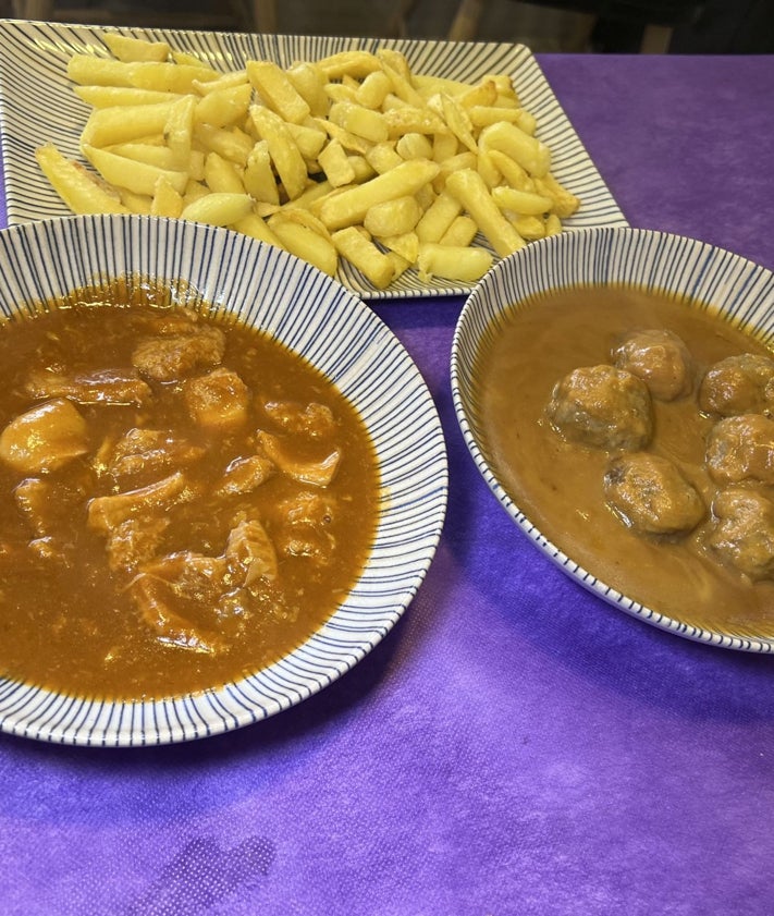 Imagen secundaria 2 - Cocido montañés y garbanzos con chorizo; alubias blancas con almejas y callos y albóndigas de tudanca con carne de AgroCantabria.