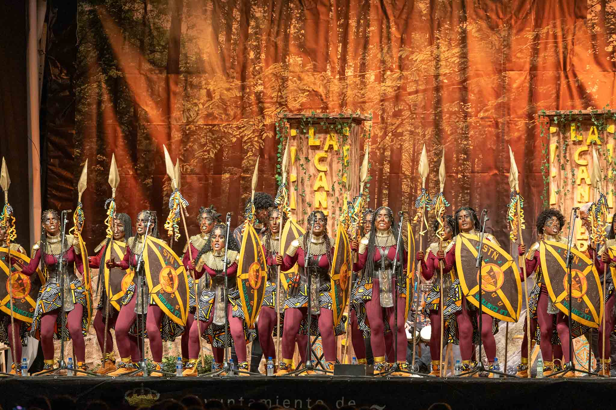 Con su tribu africana presentaron sus credenciales para conquistar el Carnaval marinero. 