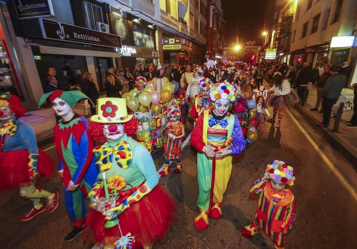 Miles de personas tomarán Torrelavega el 1 de marzo con el gran desfile de Carnaval