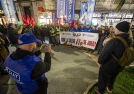 Concentración de funcionarios en defensa de Muface, el pasado diciembre en Santander.