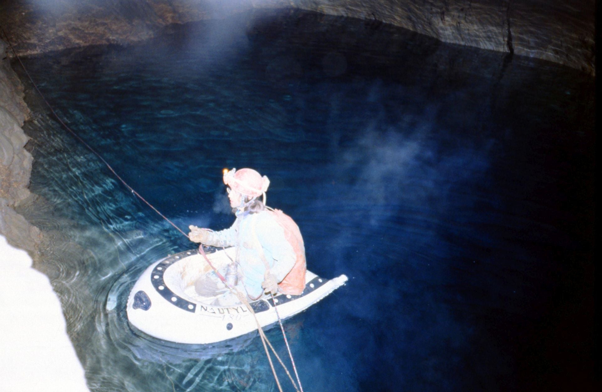 Lago azul en el interior de la Sima de La Padiorna (5P).