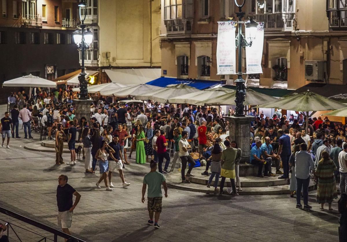 La plaza de Cañadío durante las fiestas de la Semana Grande, cuando se concentra más cantidad de gente en sus terrazas.