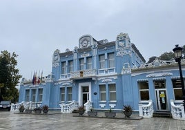 Vista del exterior de la Casa Consistorial de Colindres.